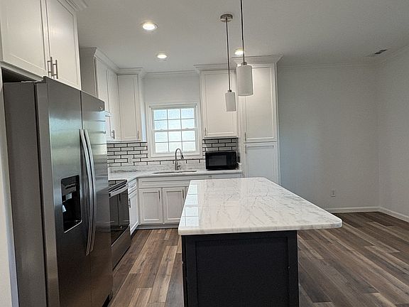 4th image of 707 N Highland Ave