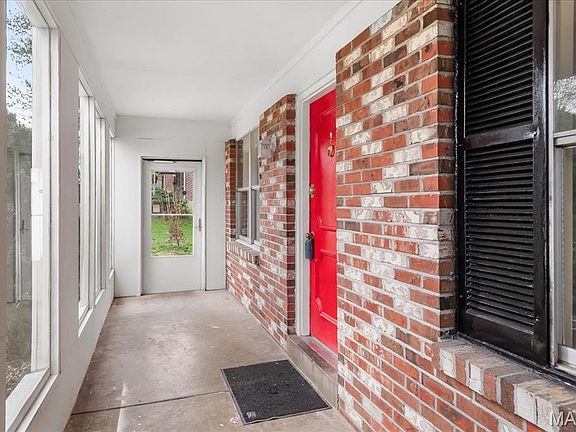 4th image of 2428 Central Parkway Dr