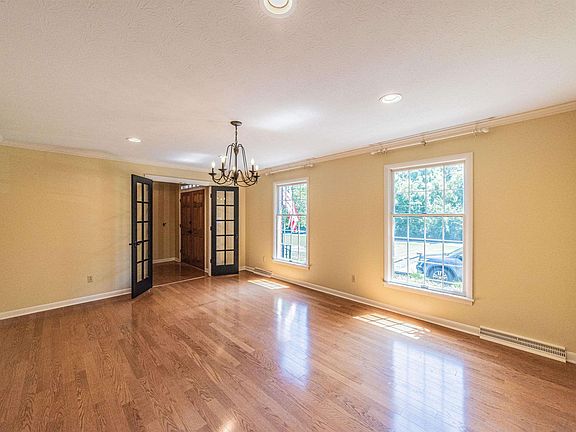 5th image of 133 Springwell Ln