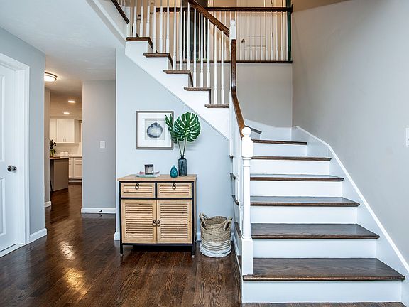 5th image of 2 Blueberry Hill Ln