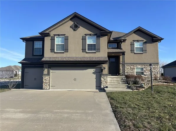 4306 Windward Dr, Saint Joseph, MO 64505