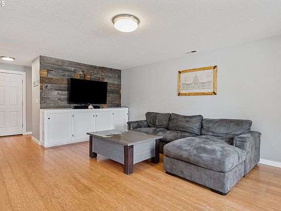 5th image of 13720 NE 30th Cir