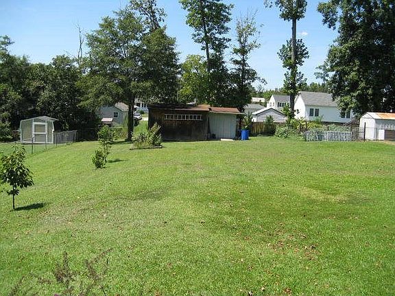 3rd image of 217 Fairlane Dr