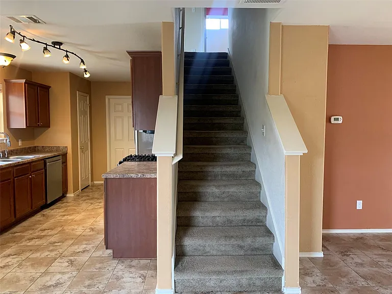 18317 Great Falls Dr — Photo 8