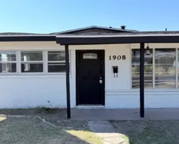 1908 Morrison Dr — Photo 2