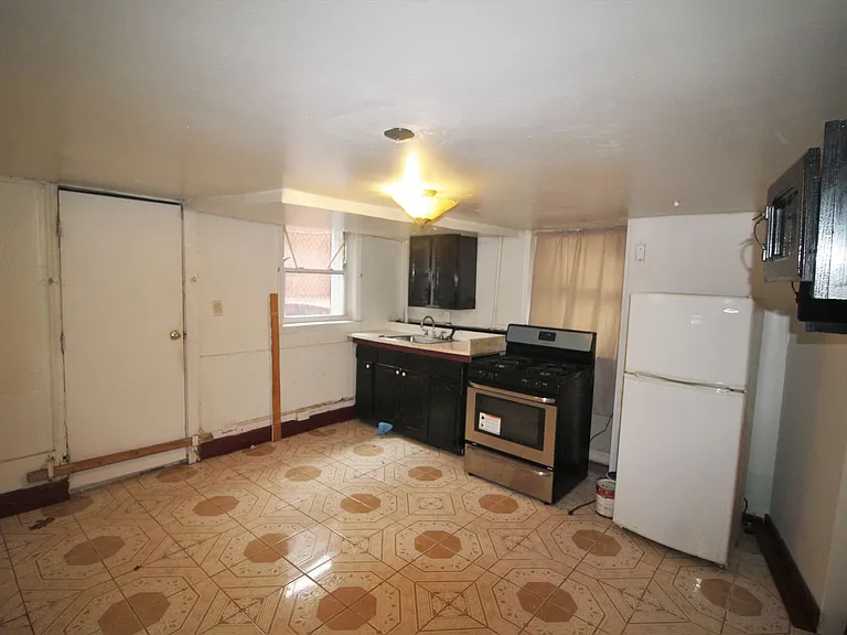 117 W. 29th St — Photo 12