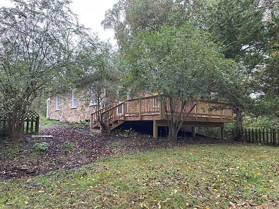 Back of house showing deck.