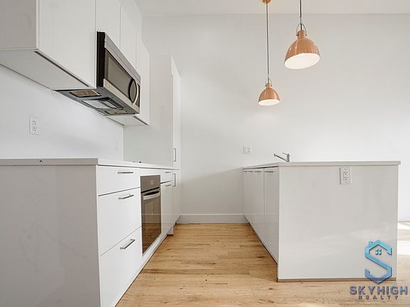5th image of 1477 Pacific St Suite 1B