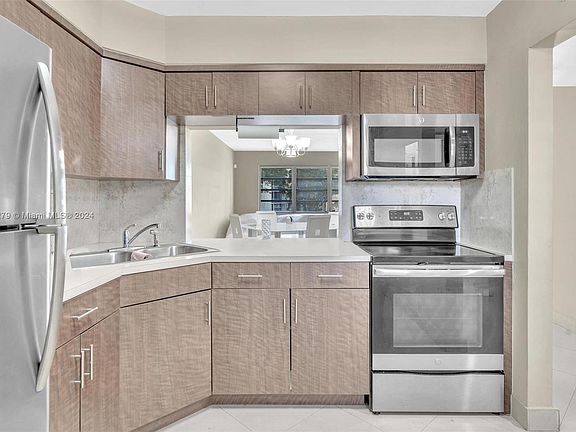 5th image of 1450 NE 191st St APT 204