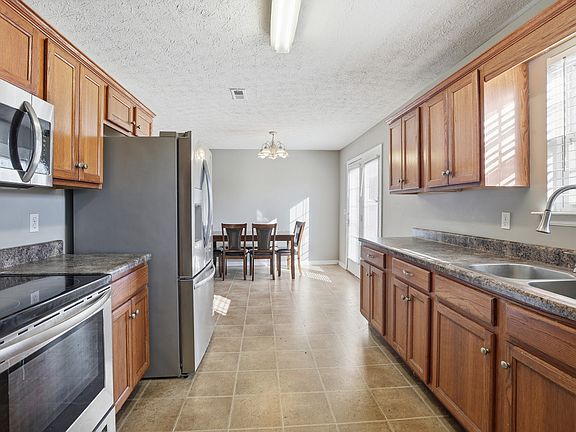 3rd image of 102 Greystone Way