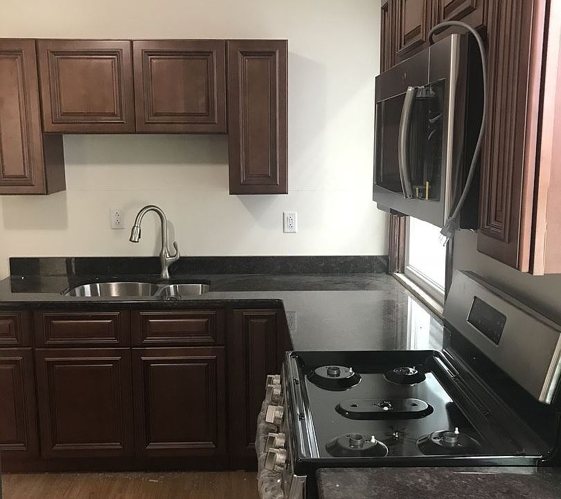 1st image of 8 Dana Ave