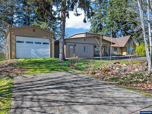 3rd image of 1006 Mountain View Rd