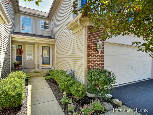 3385 Renard Ln, St Charles, IL 60175