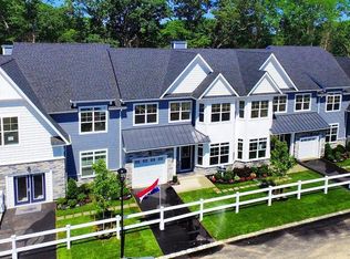 62 Meadowbrook Ln, Smithtown, NY 11787