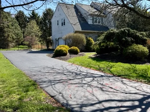 4 Marie Dr, Lititz, PA 17543