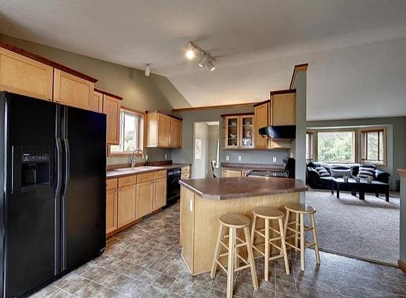 4th image of 900 105th Ave NE