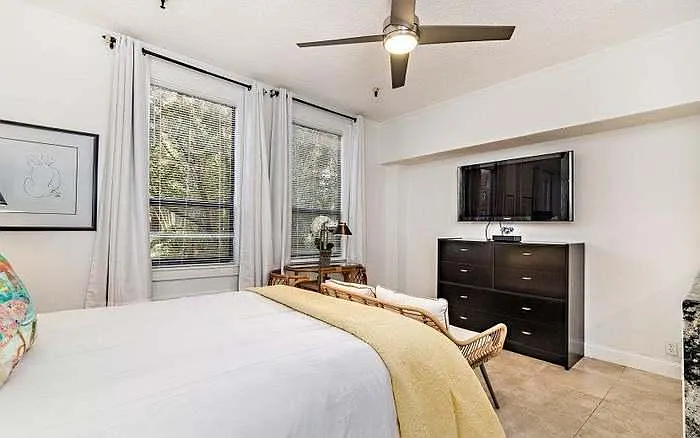 235 Sunrise Ave — Photo 3