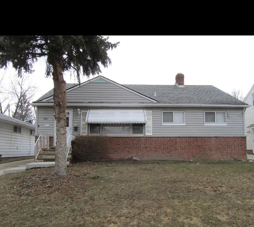 18711 Longview Ave photo 1