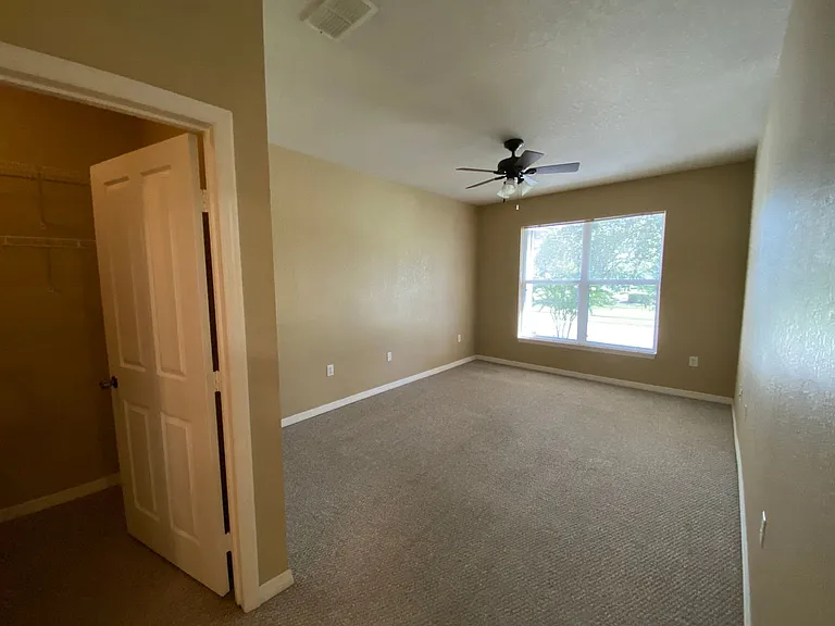 1014 Hemingway Cir — Photo 12