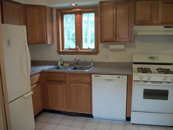 3rd image of 17 Woodland Dr