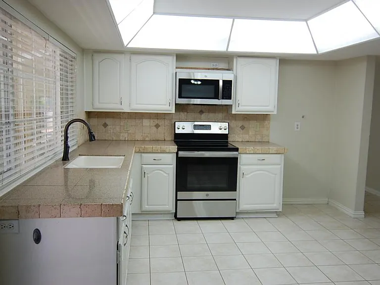 2619 Creekview Dr — Photo 10