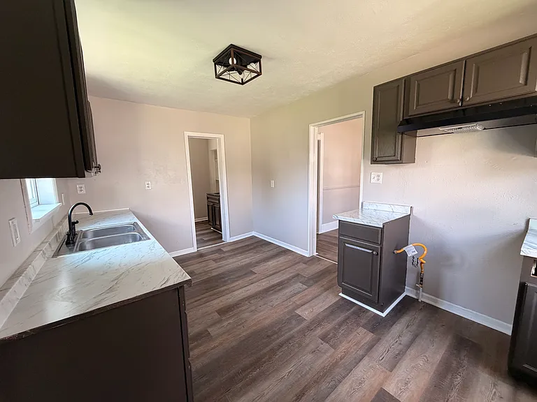 317 Eldred Ave — Photo 17