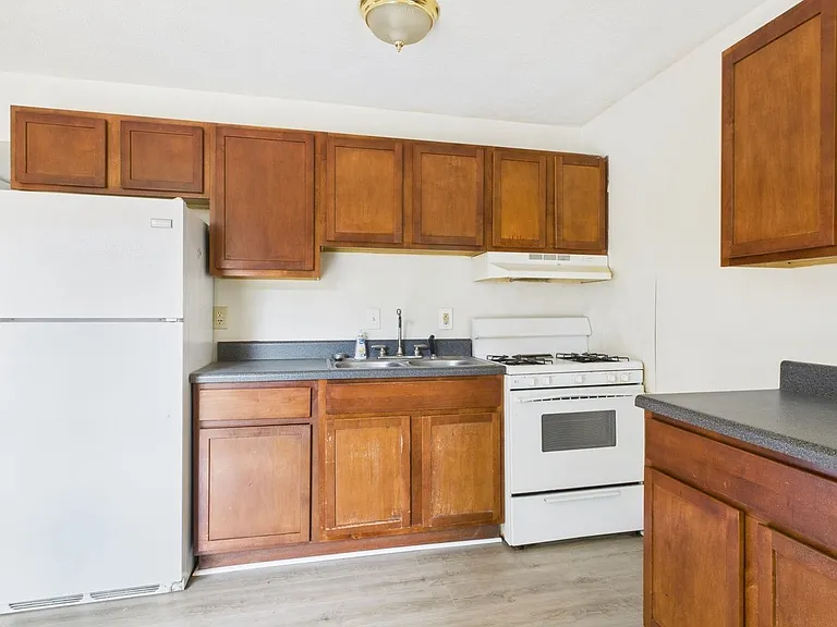 Forest Square Apartments — Photo 23