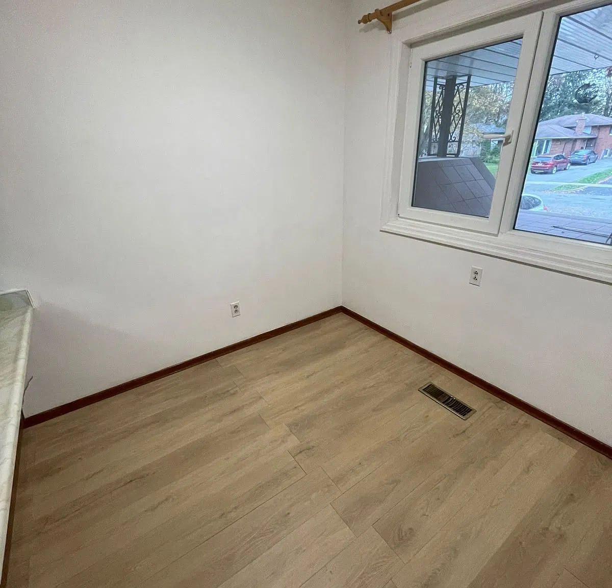 3 bed, 1100 sqft, $2,200 — Photo 2