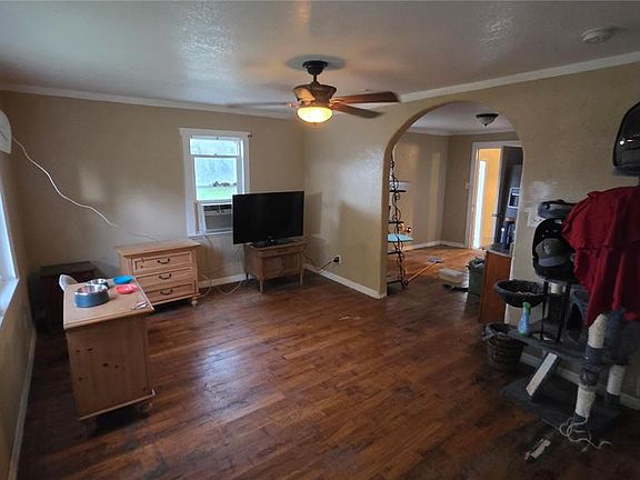3rd image of 522 W 13th St