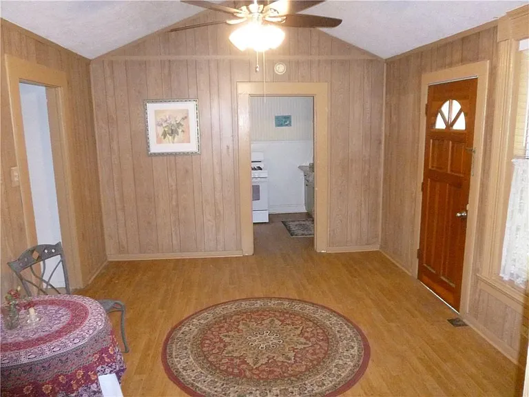 1319 Grace St — Photo 14