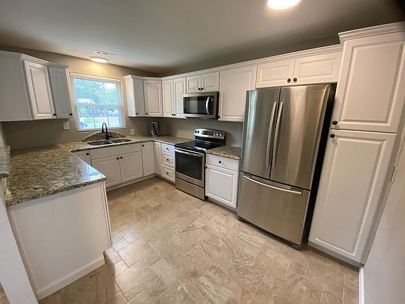Beautiful fully equipped kitchen with Stainless appliances, Granite C-Tops, New Cabinets, and custom tile