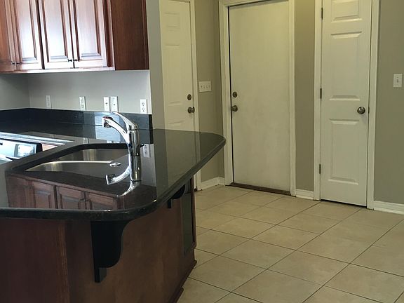 3rd image of 5908 Savannah Dr