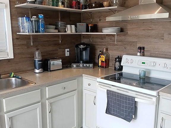 4th image of 125 Moonlight Dr