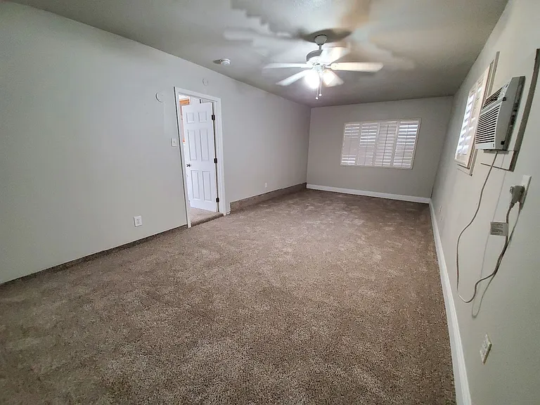 1415 De Witt Ave — Photo 3