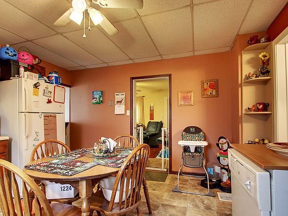 5th image of 108 Foster Ave