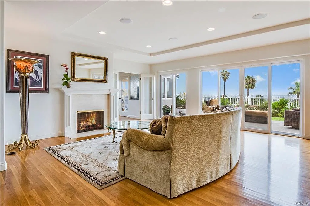 4 bed, 3.5 bath, 3541 sqft, $9,495 — Photo 4