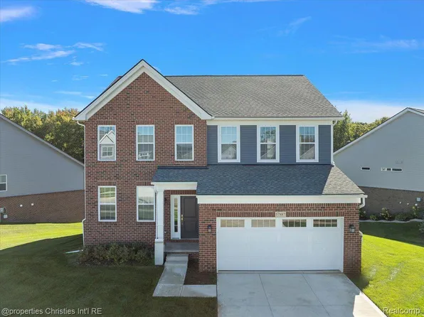 57887 Stoneleigh Dr, South Lyon, MI 48178