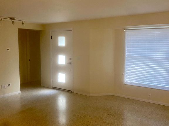 5th image of 503 W Chelsea St
