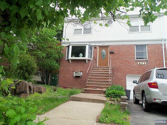 2nd image of 471 Central Blvd