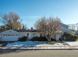 11 Collins Rd, Glen Cove, NY 11542