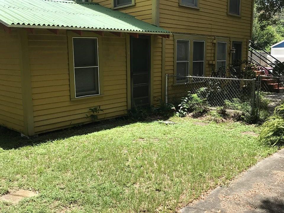 2nd image of 202 E Comanche Ave APT A