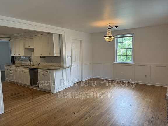3rd image of 1658 Foster Rd