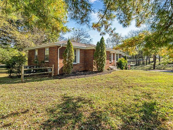 3rd image of 110 Sterling Ct
