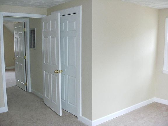 upstairs 2 bedrooms