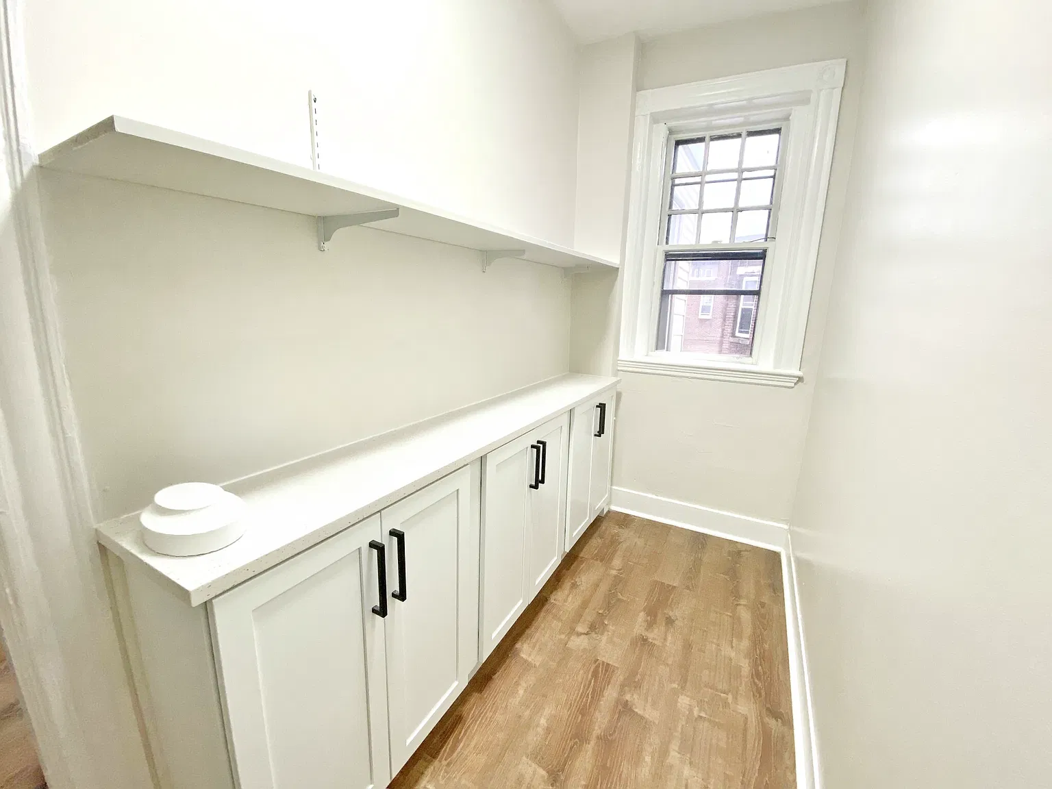 4 bed, 1.5 bath, 1400 sqft, $6,200 — Photo 2