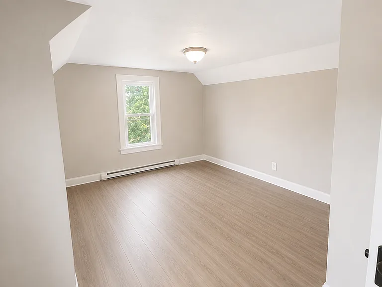 1462 Parkhill Rd — Photo 8