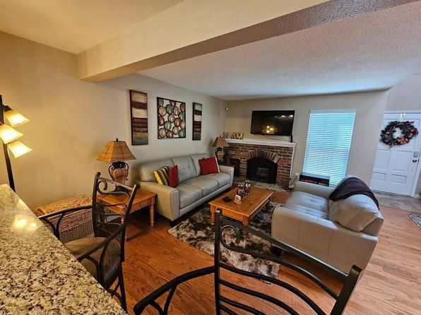 2052 S Helena St APT C