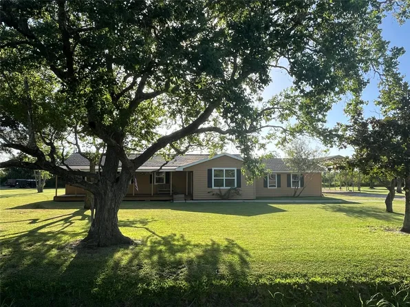 2300 Mary Ln, Dickinson, TX 77539