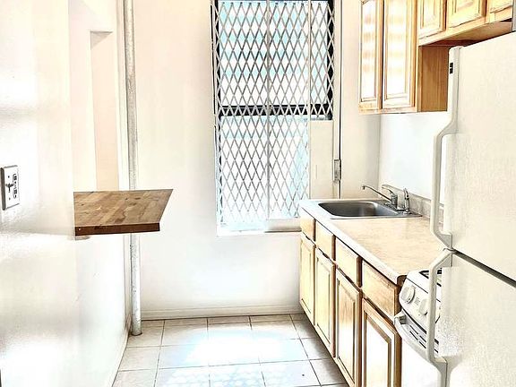 5th image of 240 E 9th St APT 6