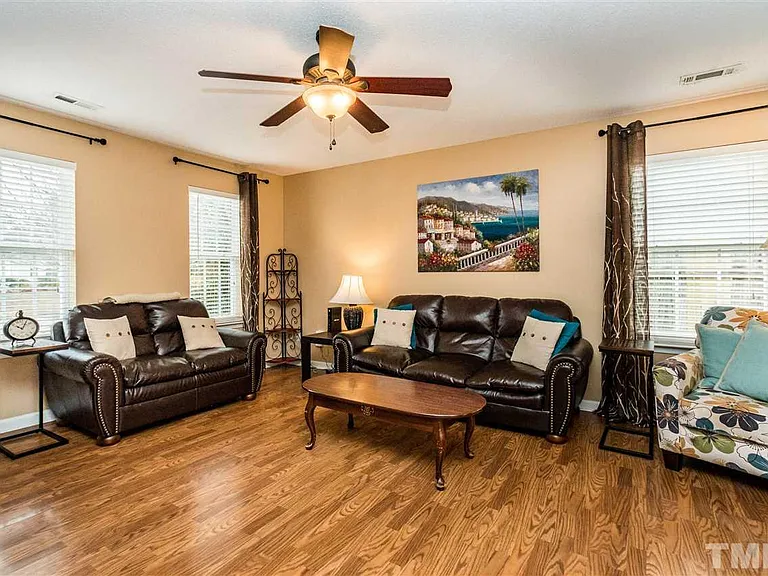207 Cabana Dr — Photo 3